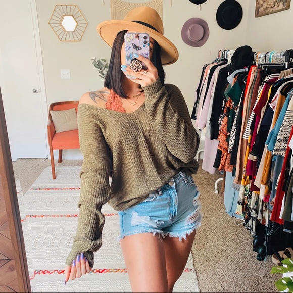 Moon & Madison Green Twist Back Oversized Sweater - Picture 2 of 7